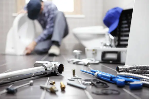 Plombier Rueil-Malmaison en action Plumbing Services Services de plomberie
